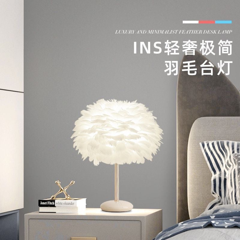 Luxury ceramic feather table lamp for girls' bedrooms, bedside lamp, high-end eye-protecting decorative lamp for live streaming rooms.